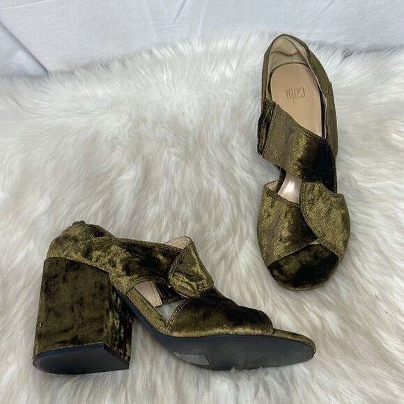 Cabi Interlock Earthy Moss Green Velvet Peep Toe Block Heel Shoes Sz 8.5 - Picture 2 of 7